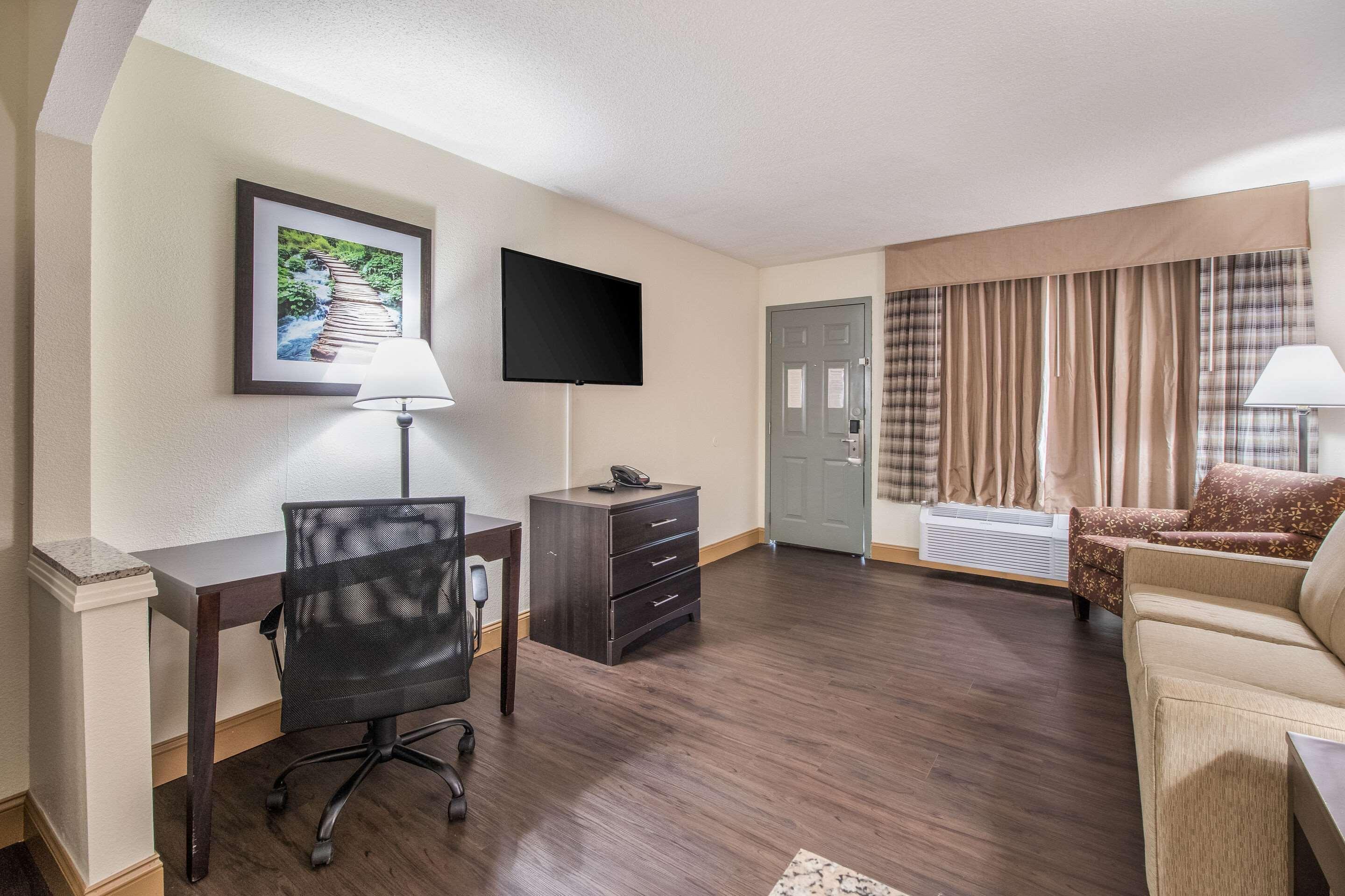 Quality Inn & Suites Corinth West Zewnętrze zdjęcie