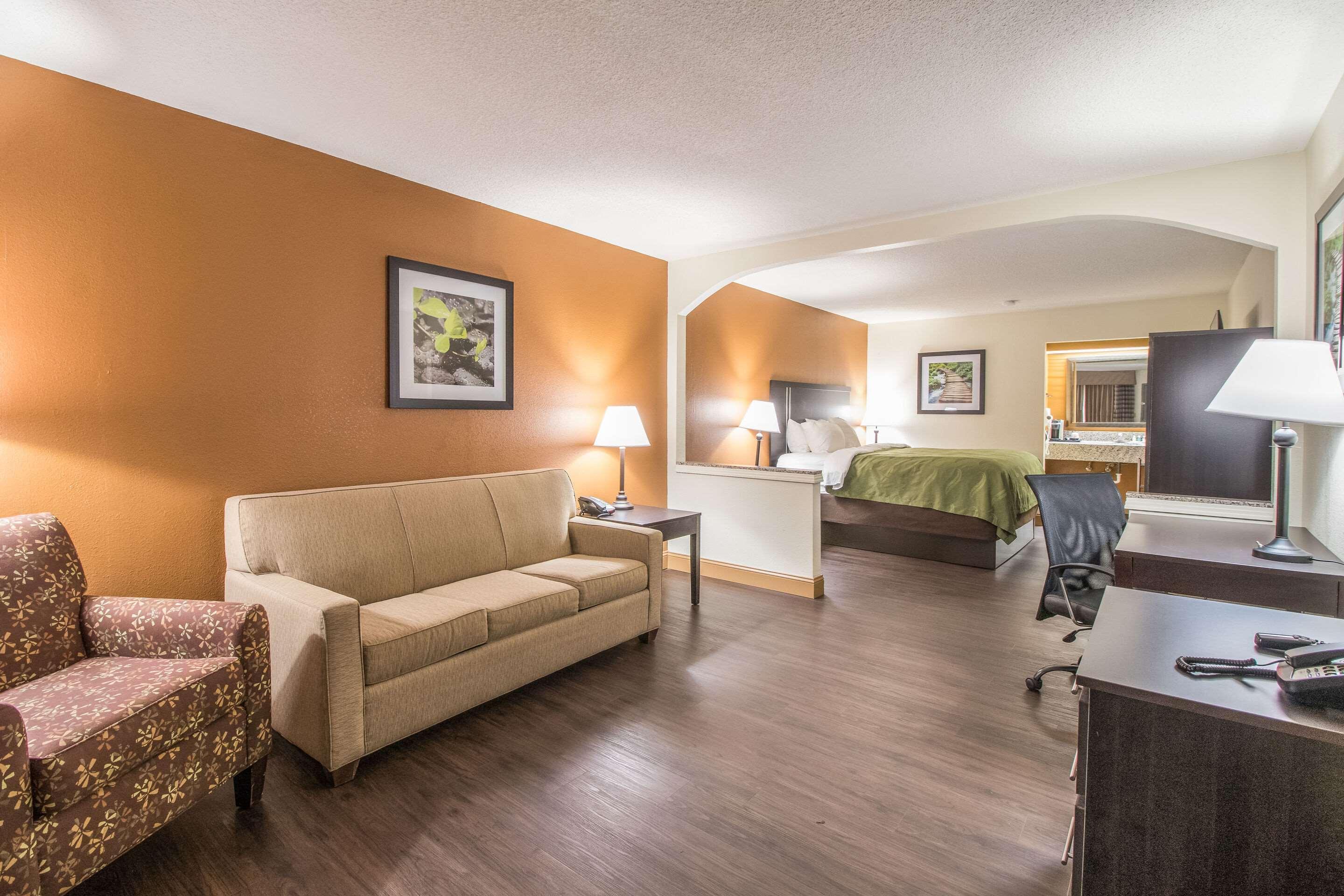 Quality Inn & Suites Corinth West Zewnętrze zdjęcie
