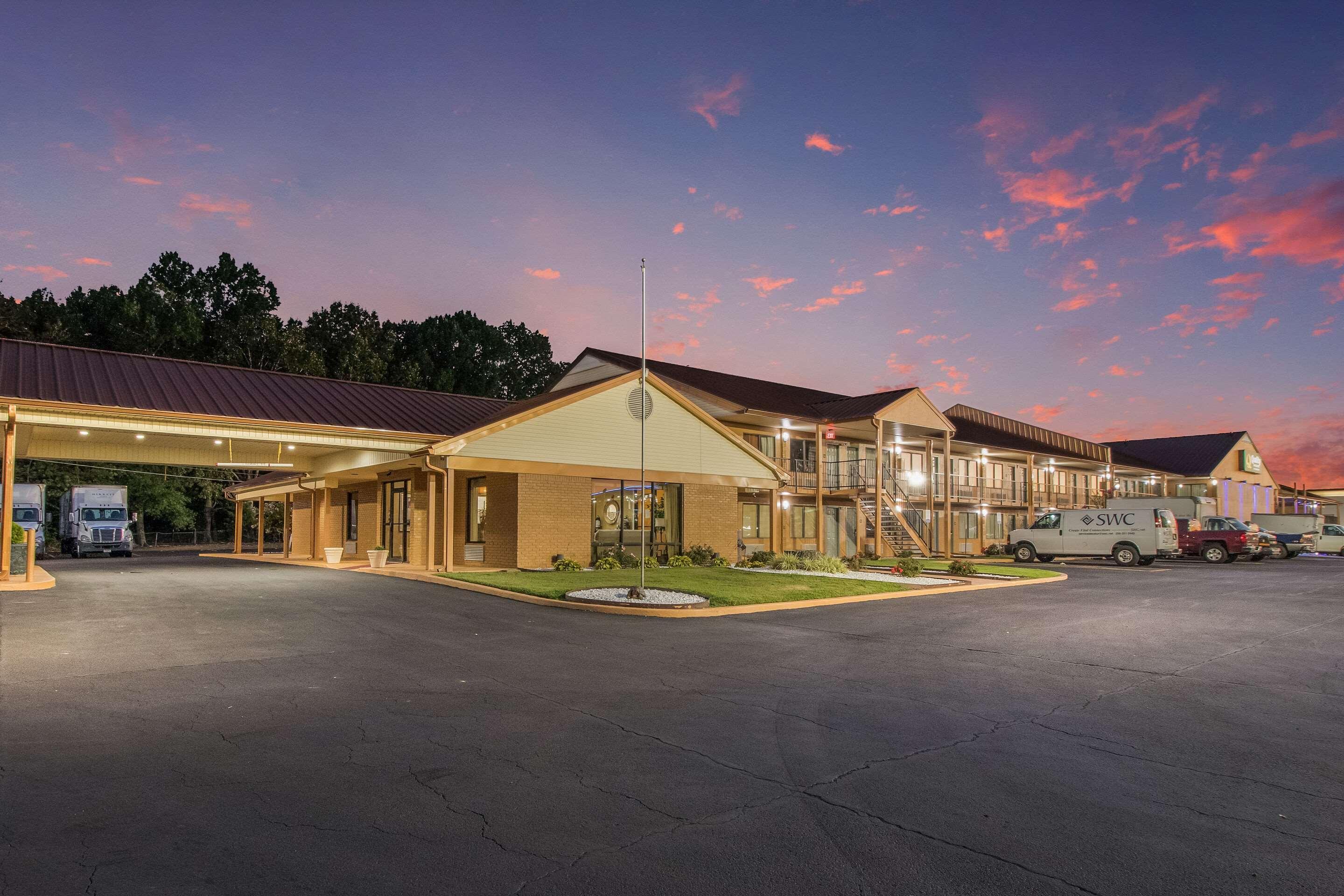 Quality Inn & Suites Corinth West Zewnętrze zdjęcie