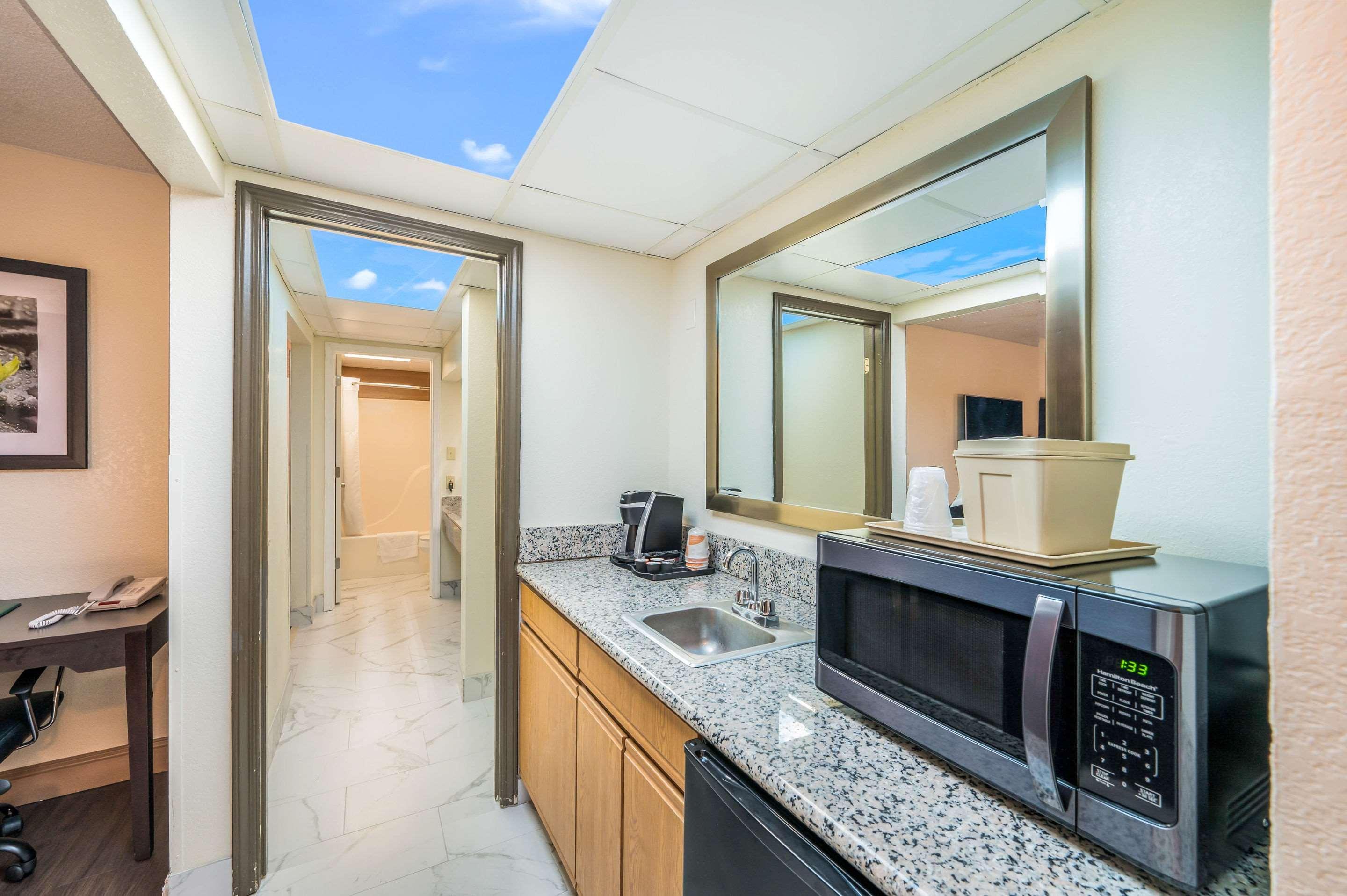 Quality Inn & Suites Corinth West Zewnętrze zdjęcie