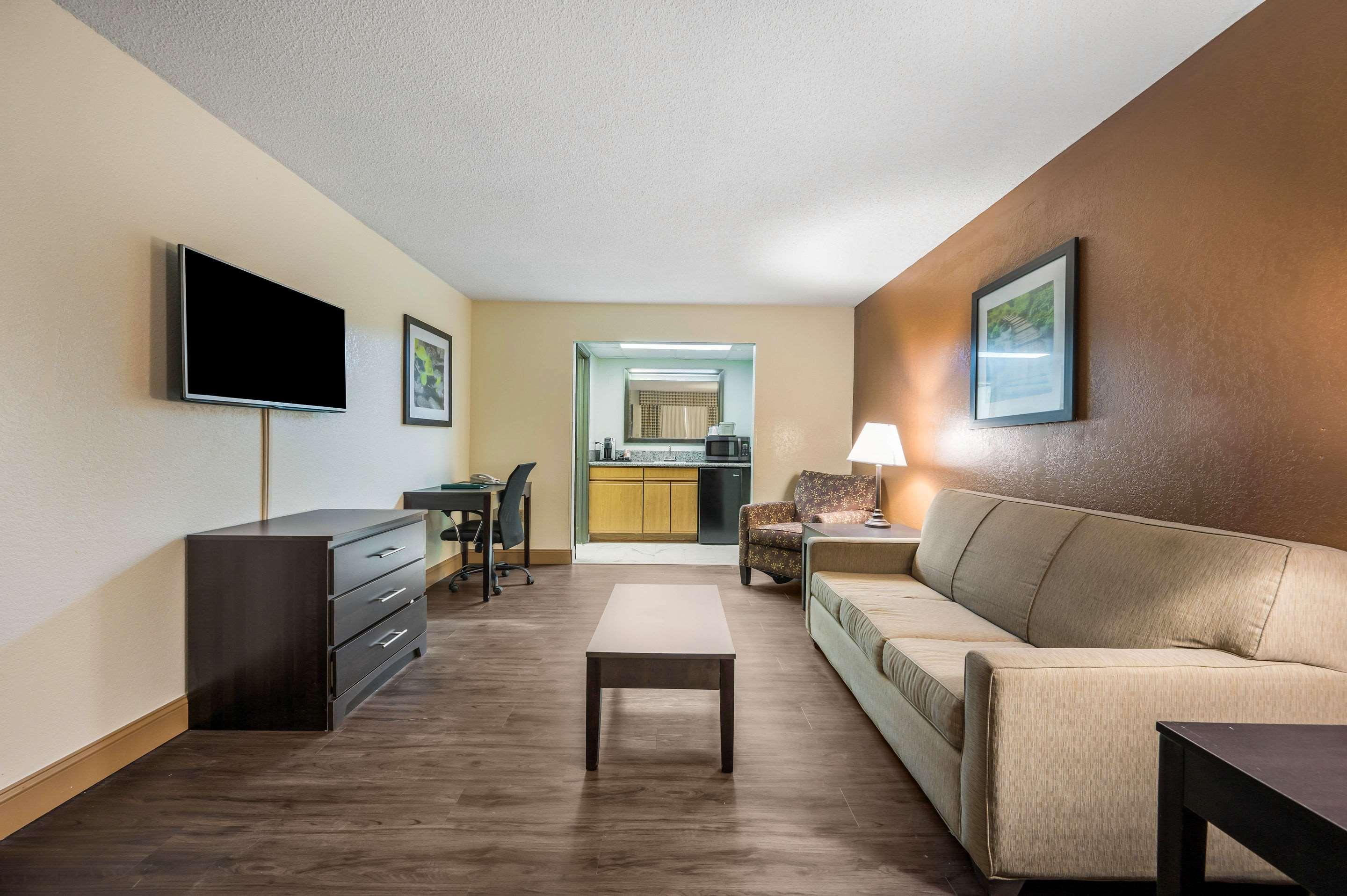 Quality Inn & Suites Corinth West Zewnętrze zdjęcie