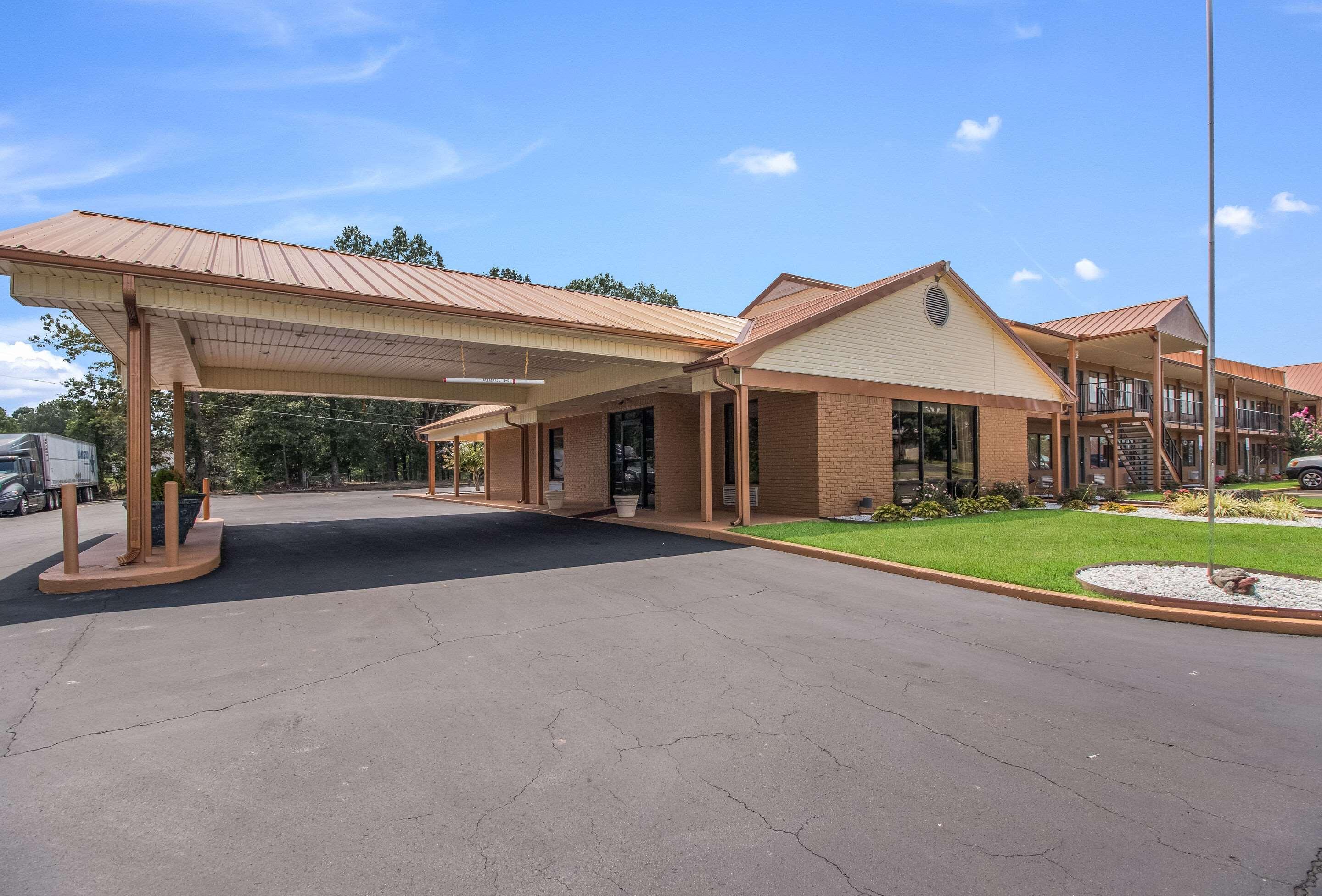 Quality Inn & Suites Corinth West Zewnętrze zdjęcie