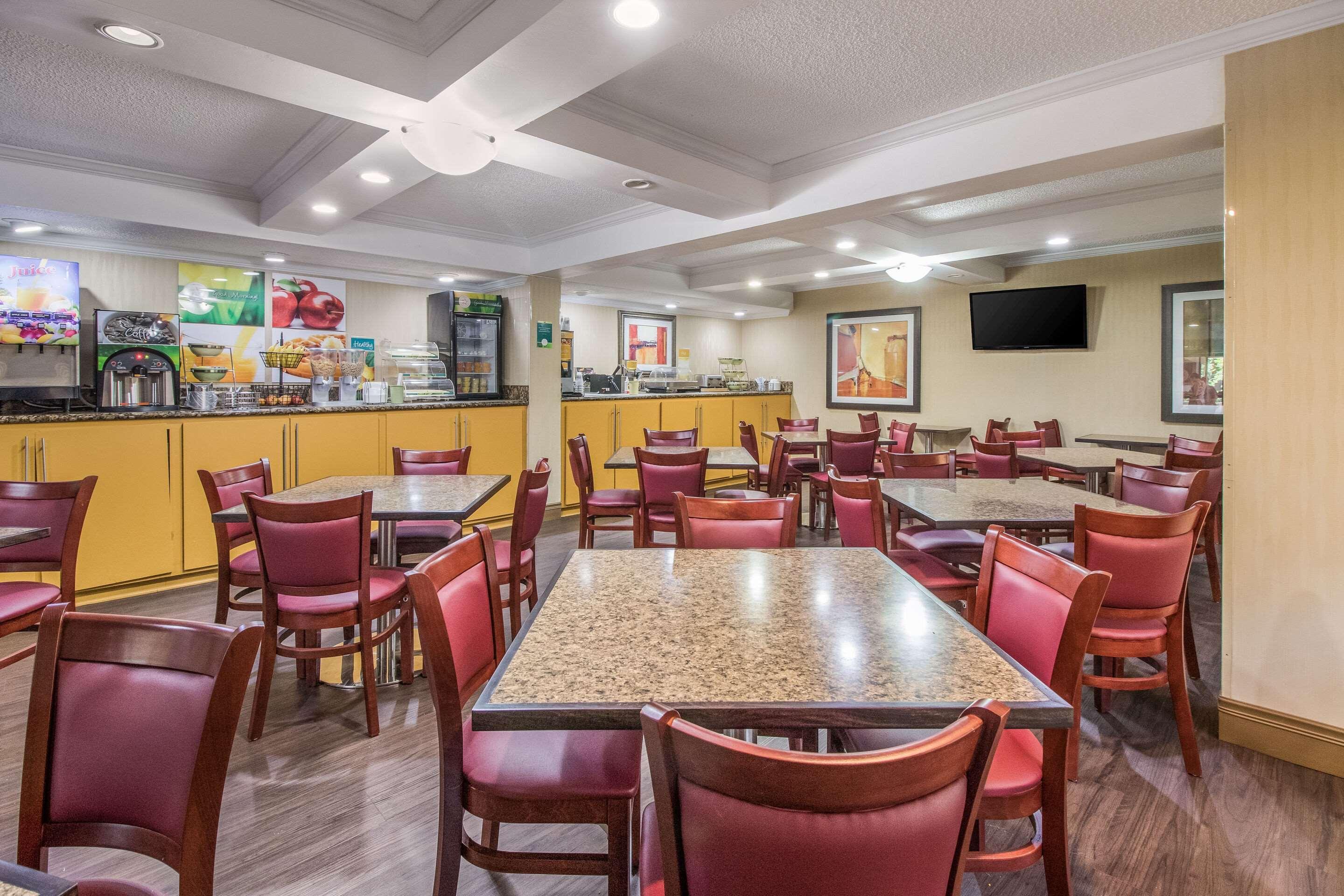 Quality Inn & Suites Corinth West Zewnętrze zdjęcie